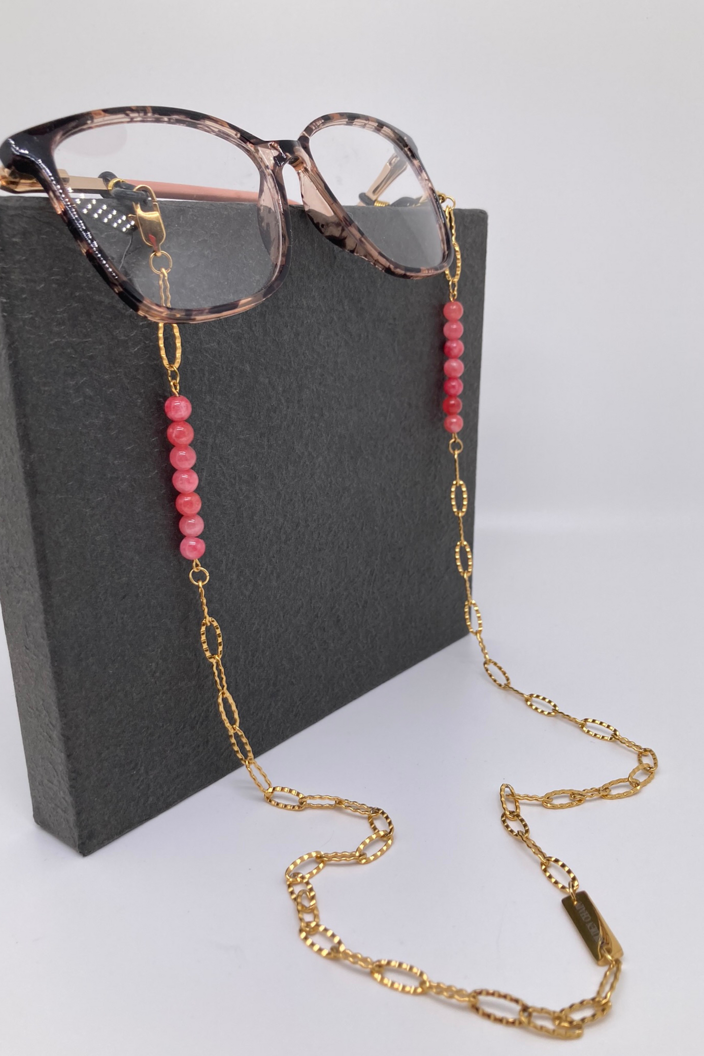 GOLDEN CHAIN - Chaîne pour AirPods ou lunettes en acier inoxydable doré à l'or fin 18K sertie de deux rangs de pierres de rhodochrosite